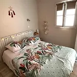 Blue Lagoon سيكس-فور-لو-بلاج