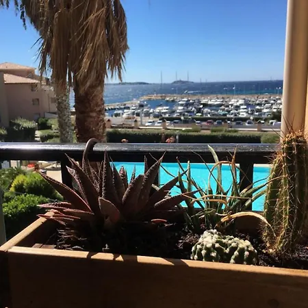Blue Lagoon Apartment *